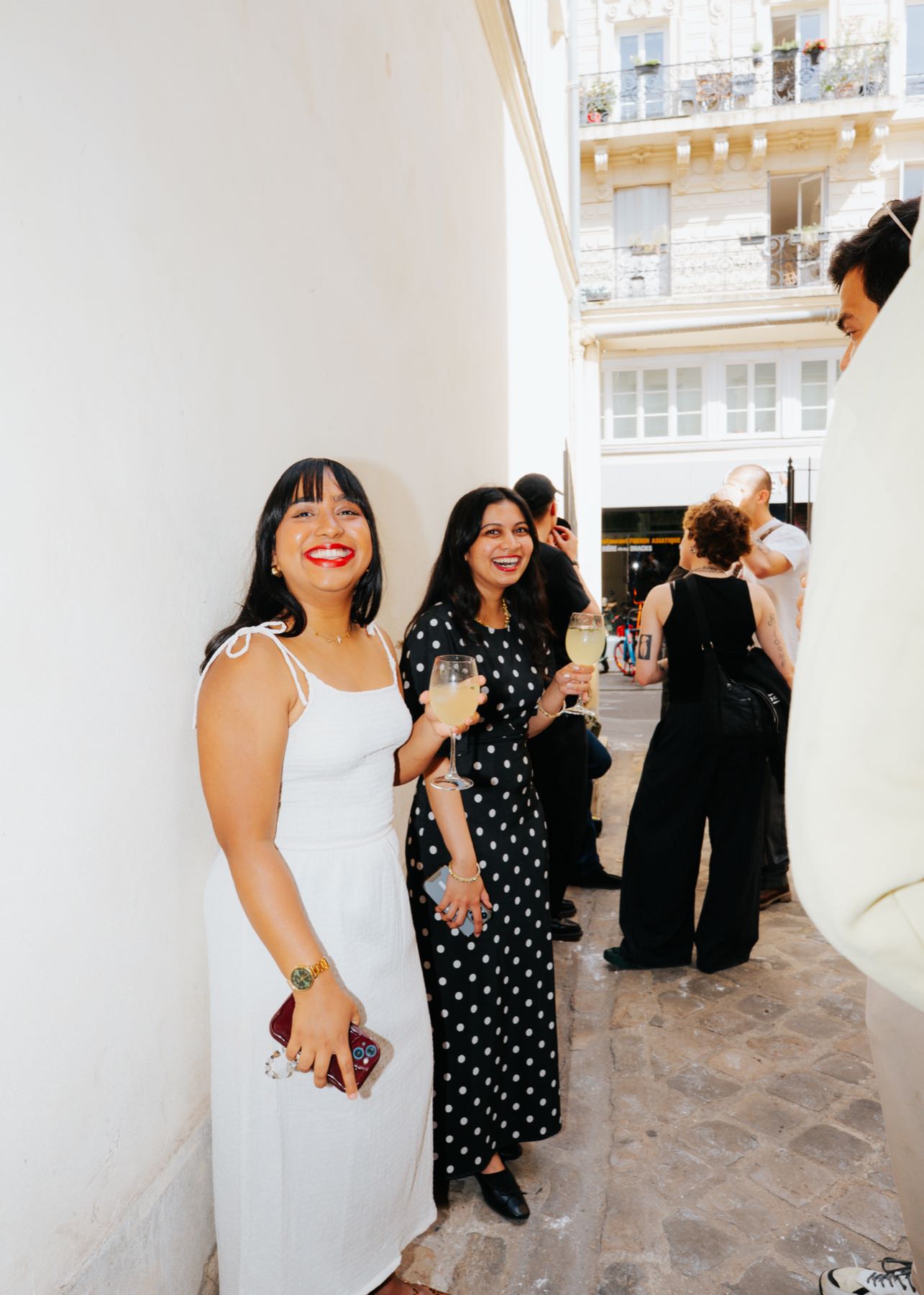 Invités Caisse Claire