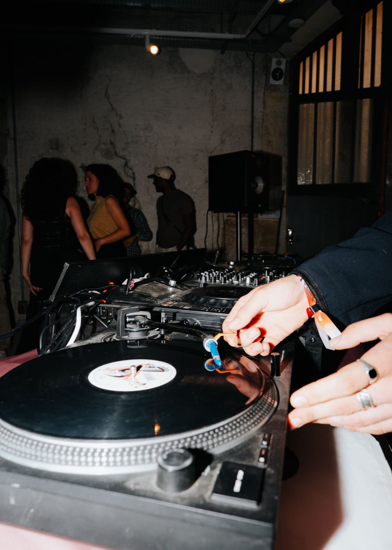 Platine vinyle pendant une session